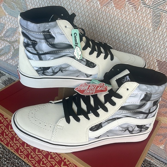Vans WMNS Comfycush Sk8-Hi
After Dark White/Black
VN0AZTNOYB2
Sneakers - Picture 11 of 16